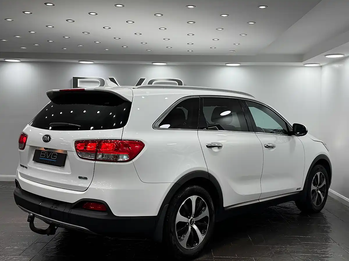 Used 2015 Kia Sorento KX-2 AWD White - Interior and Exterior details 9