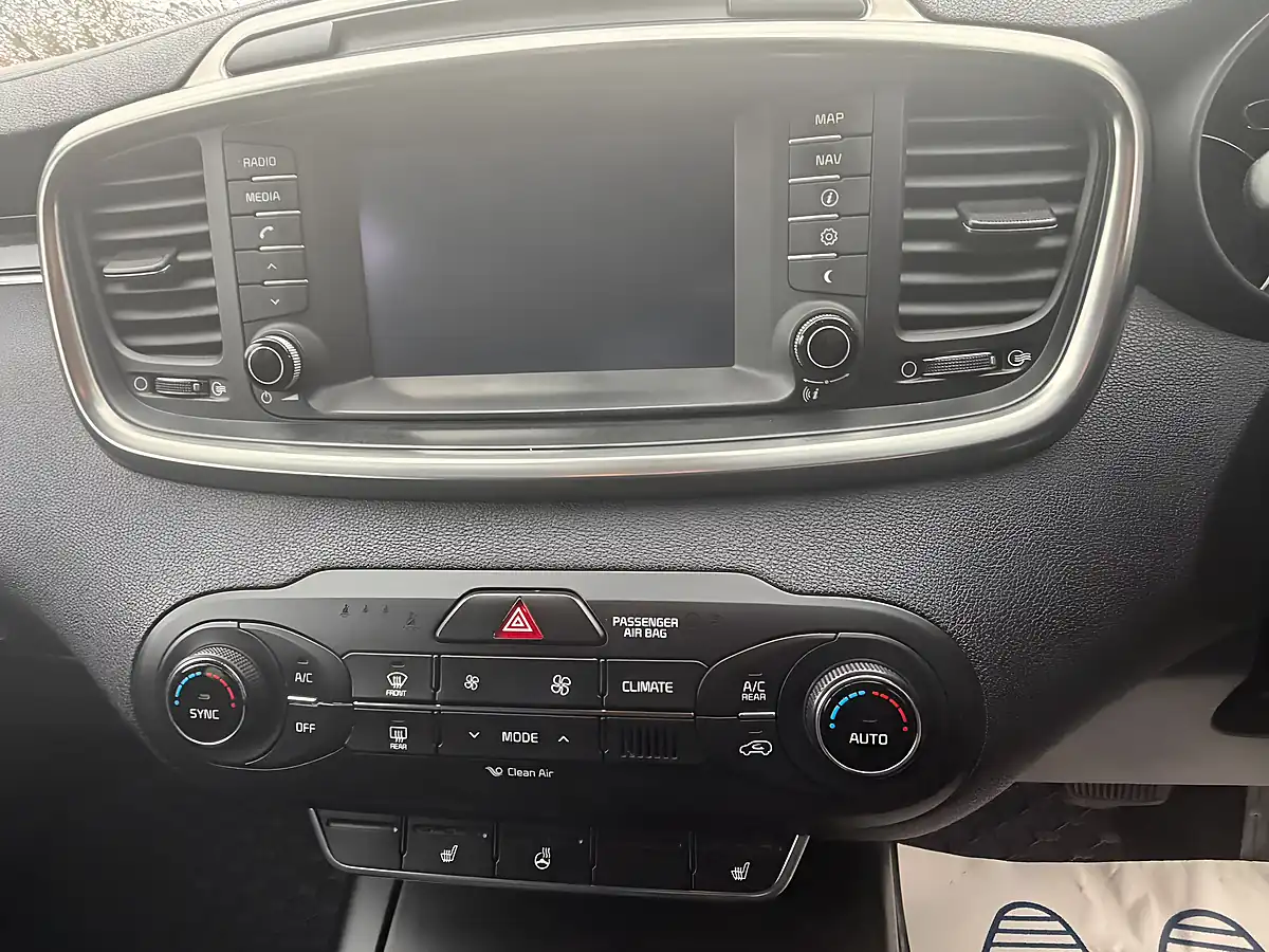 Used 2015 Kia Sorento KX-2 White - Interior and Exterior details 2