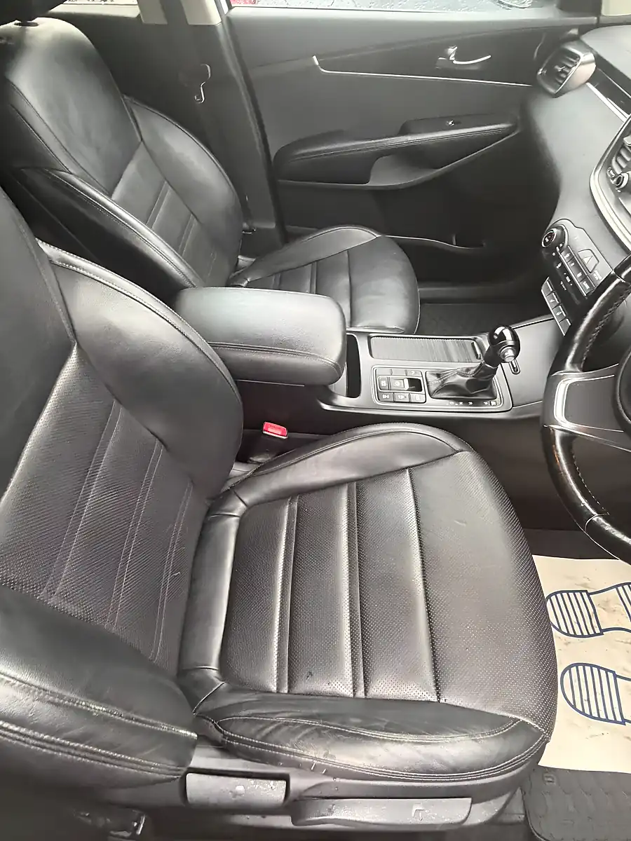 Used 2015 Kia Sorento KX-2 White - Interior and Exterior details 4