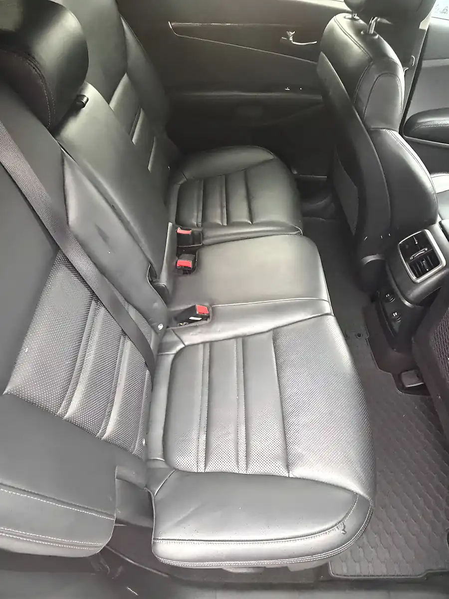 Used 2015 Kia Sorento KX-2 White - Interior and Exterior details 5