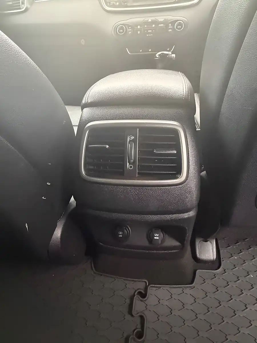 Used 2015 Kia Sorento KX-2 White - Interior and Exterior details 6