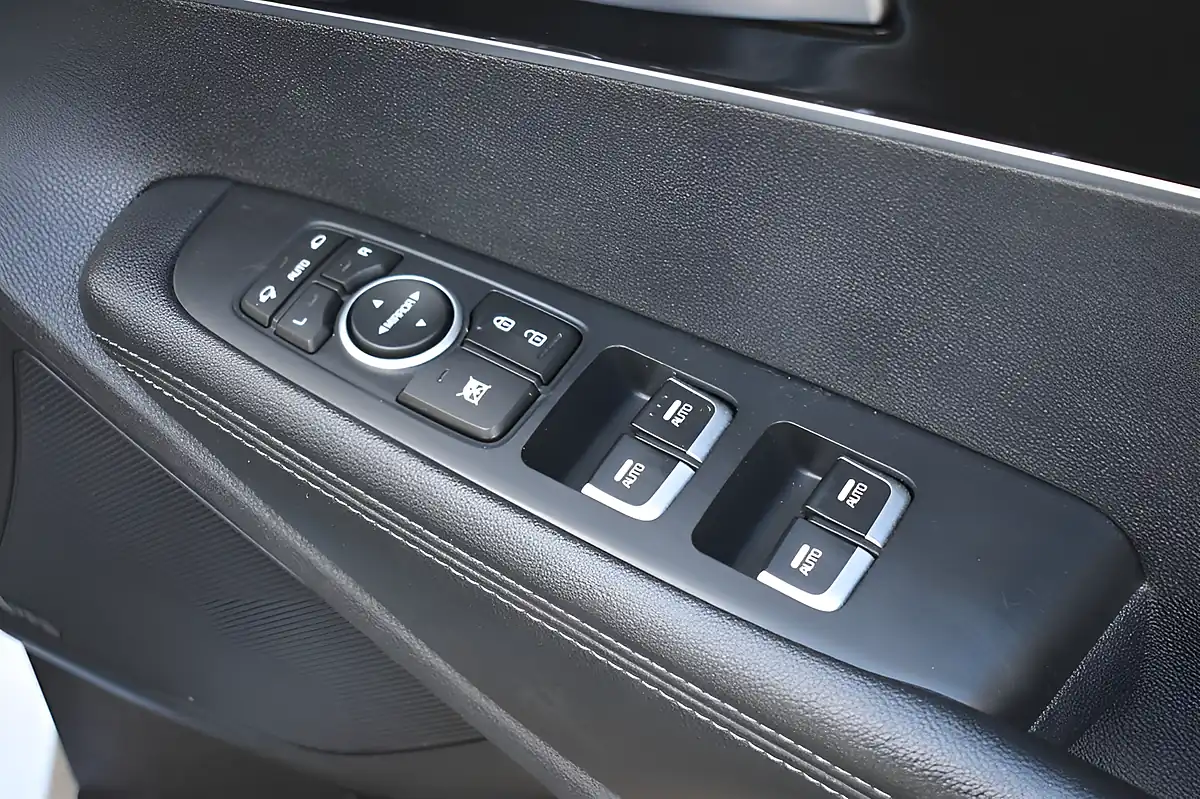 Used 2015 Kia Sorento KX-3 Silver - Interior and Exterior details 10