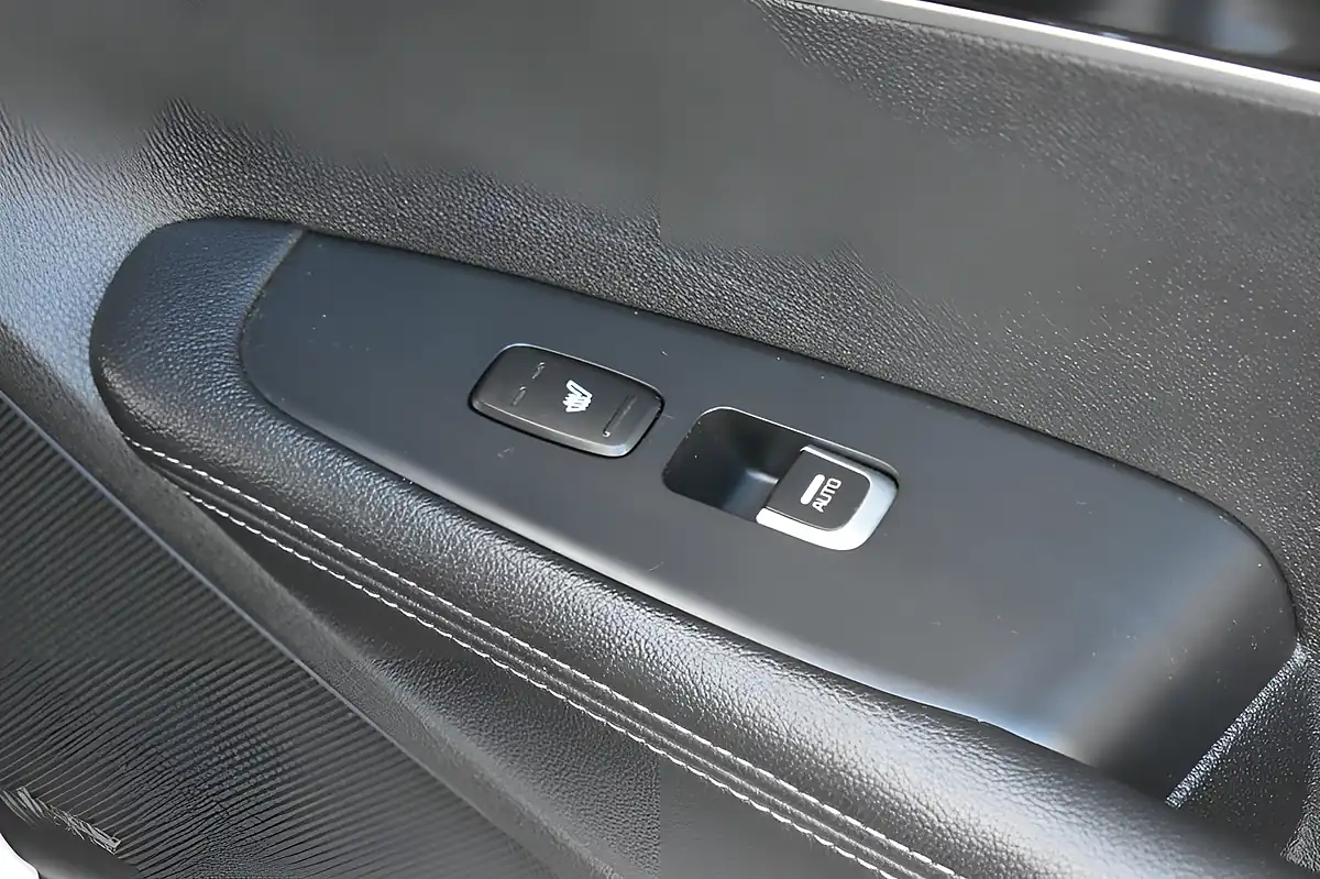 Used 2015 Kia Sorento KX-3 Silver - Interior and Exterior details 12