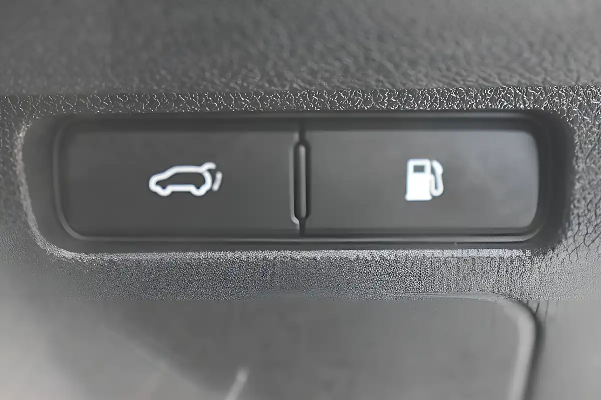 Used 2015 Kia Sorento KX-3 Silver - Interior and Exterior details 16