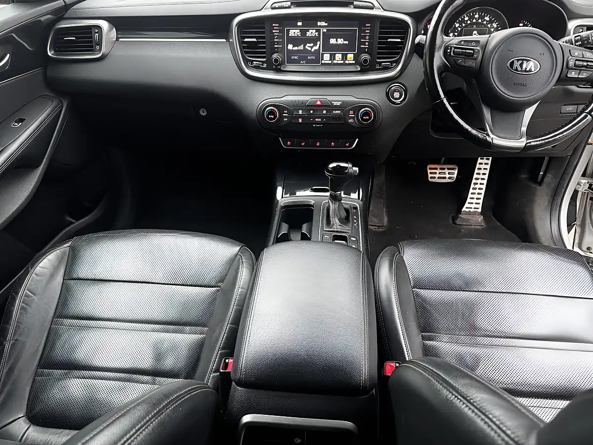 Used 2015 Kia Sorento KX-4 Silver - Interior and Exterior details 11