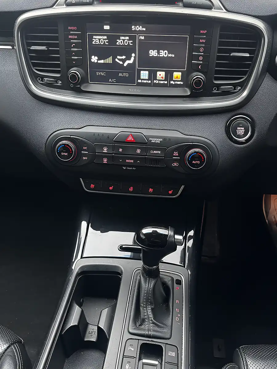 Used 2015 Kia Sorento KX-4 Silver - Interior and Exterior details 12