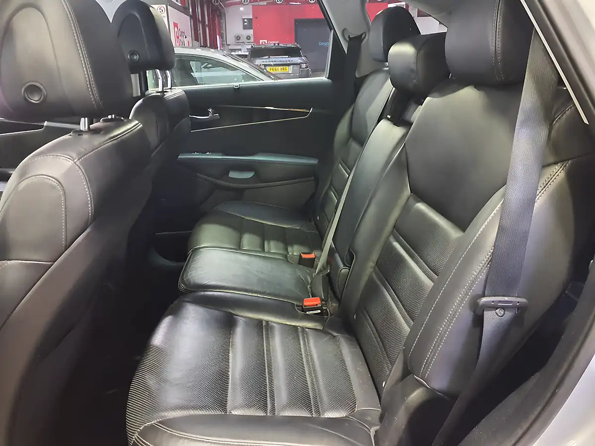 Used 2015 Kia Sorento KX-4 Silver - Interior and Exterior details 15