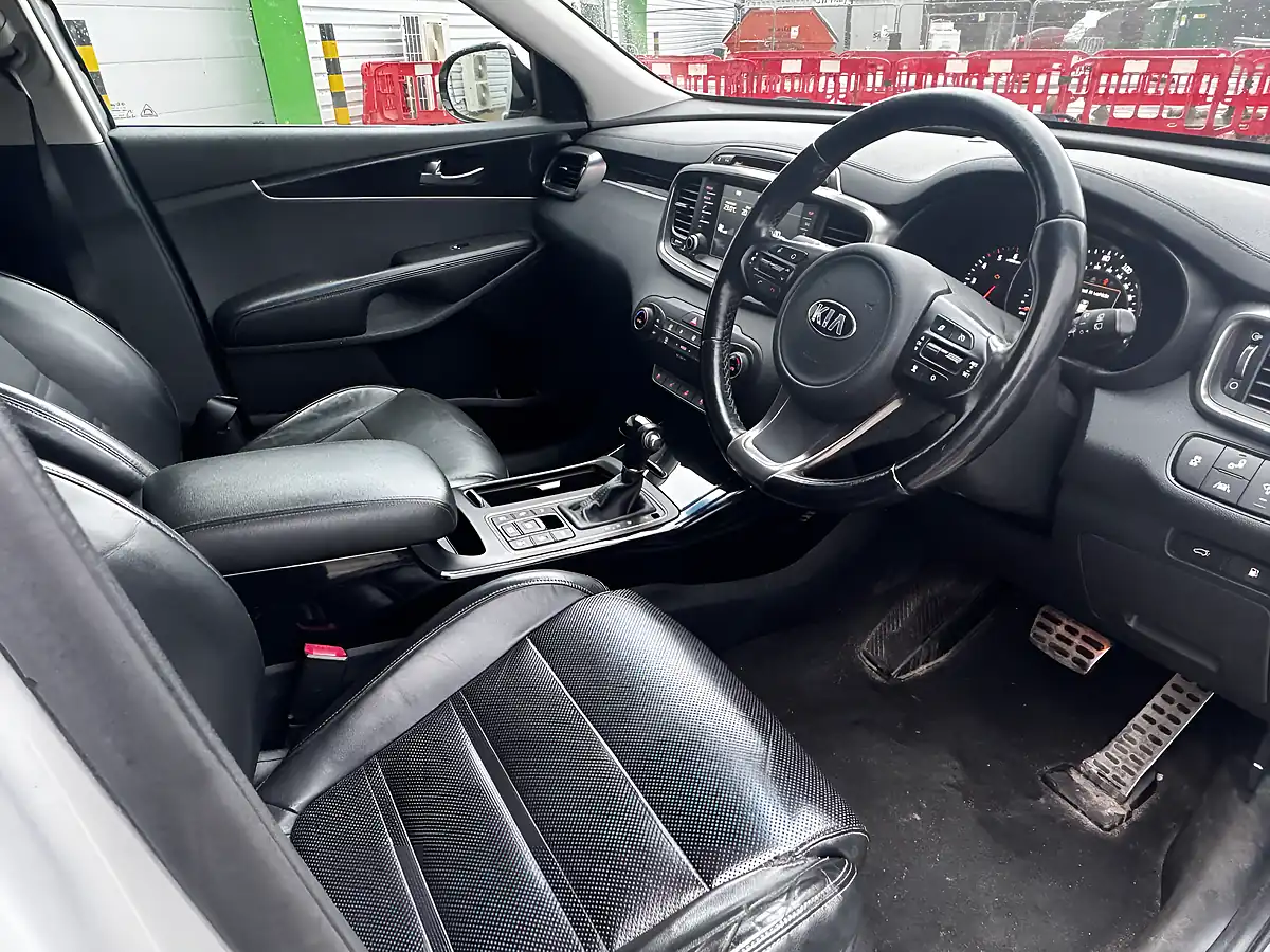 Used 2015 Kia Sorento KX-4 Silver - Interior and Exterior details 8