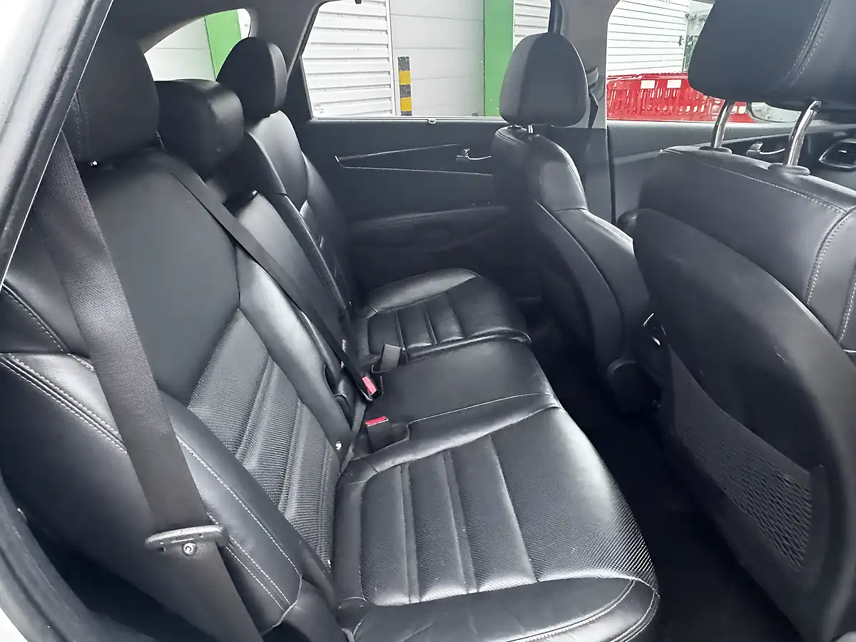 Used 2015 Kia Sorento KX-4 Silver - Interior and Exterior details 9