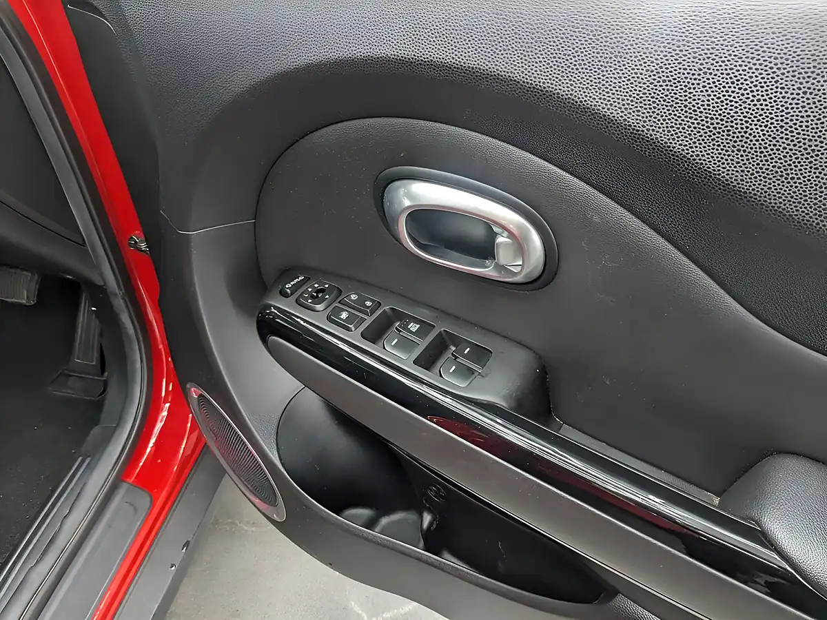 Used 2015 Kia Soul Connect Plus Inferno Red - Interior and Exterior details 10