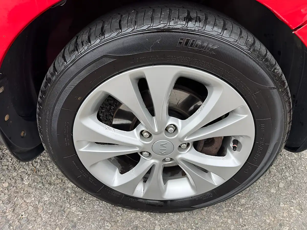 Used 2015 Kia Soul Connect Plus Red - Interior and Exterior details 13