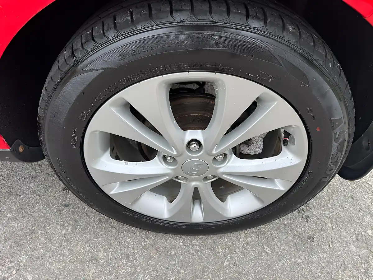 Used 2015 Kia Soul Connect Plus Red - Interior and Exterior details 14