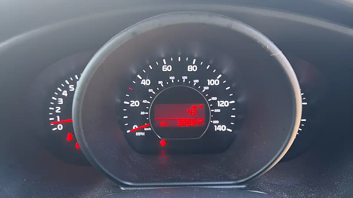Used 2015 Kia Soul Connect Red - Interior and Exterior details 12