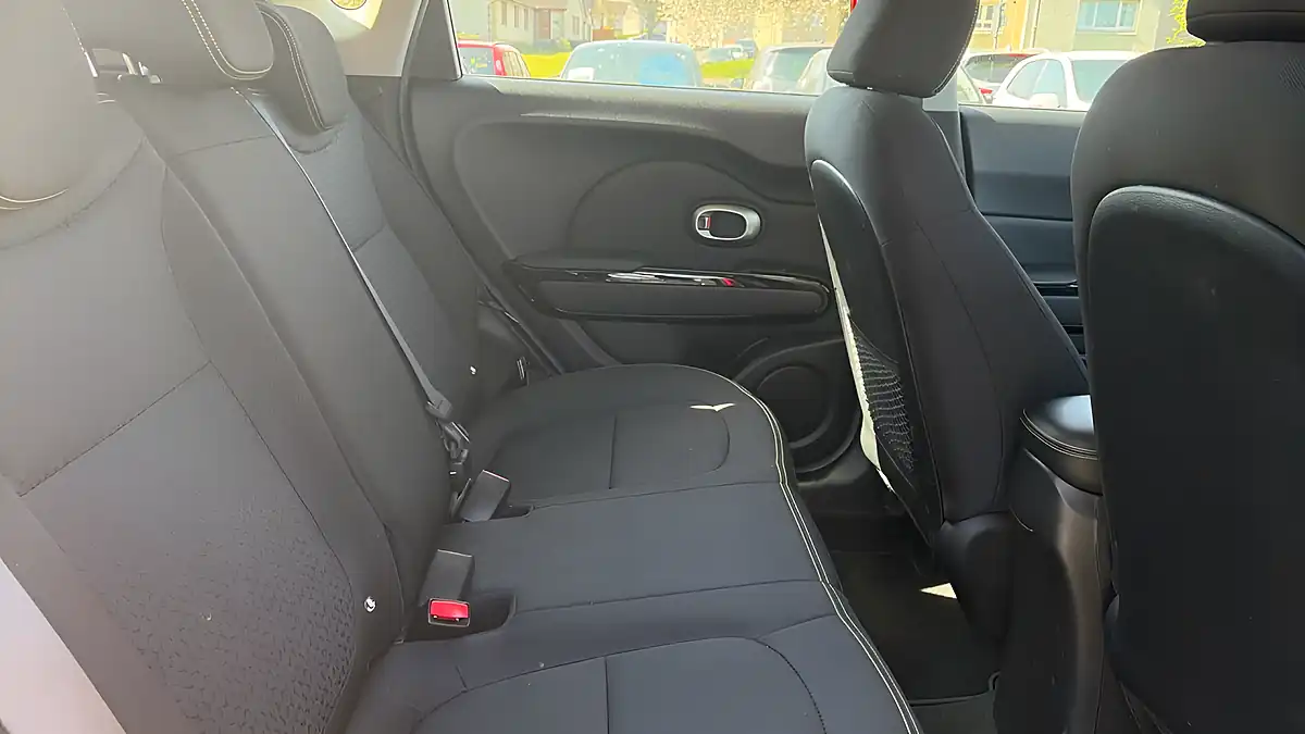 Used 2015 Kia Soul Connect Red - Interior and Exterior details 9