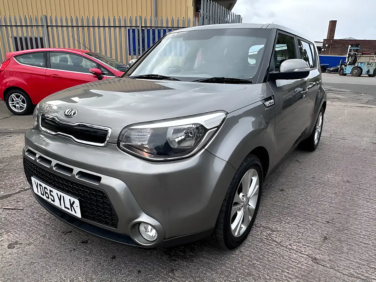 Used 2015 Kia Soul Connect Silver - Interior and Exterior details 11