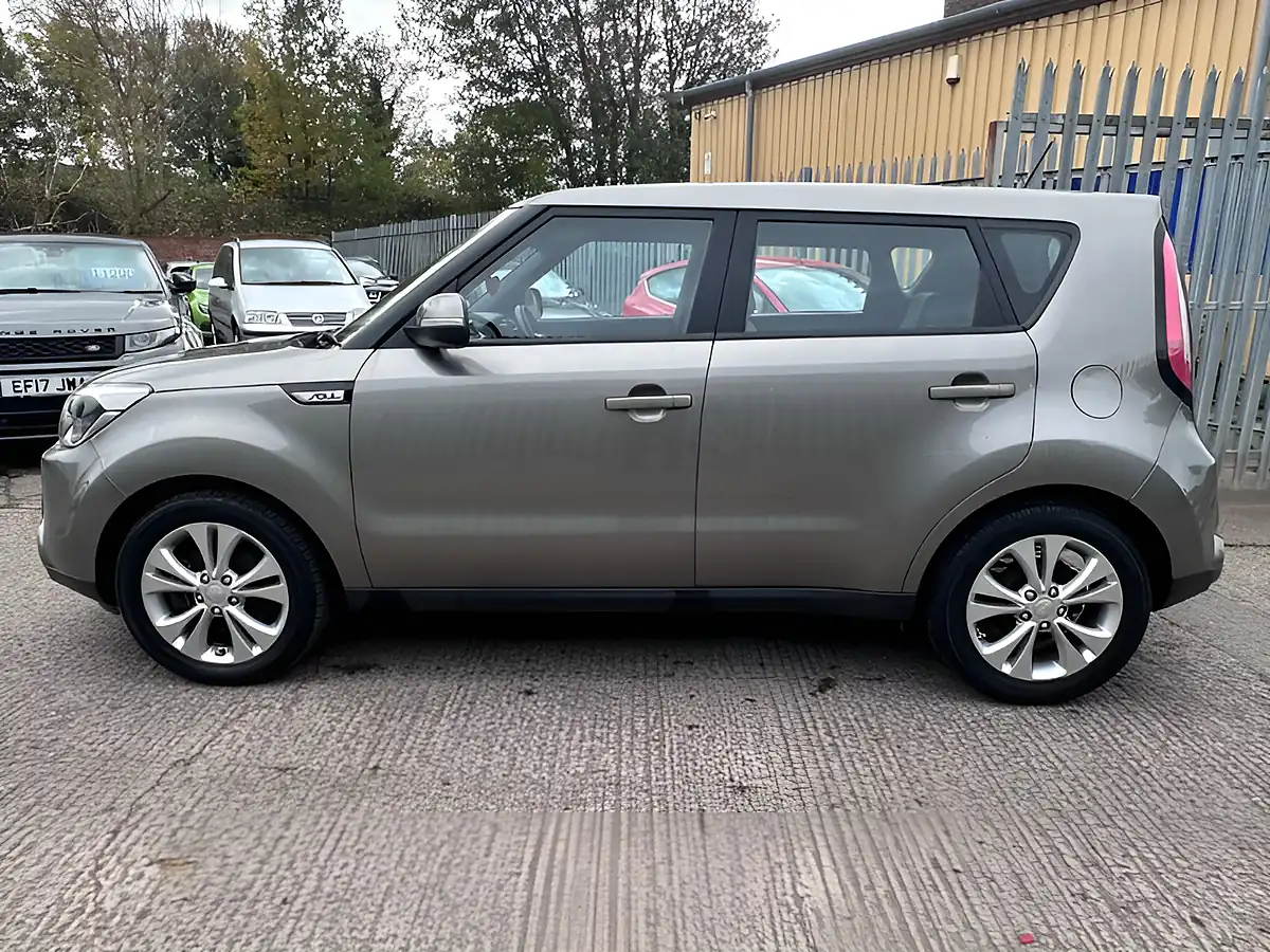 Used 2015 Kia Soul Connect Silver - Interior and Exterior details 13