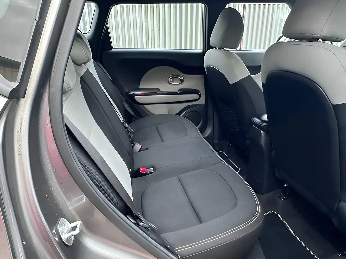 Used 2015 Kia Soul Connect Silver - Interior and Exterior details 15