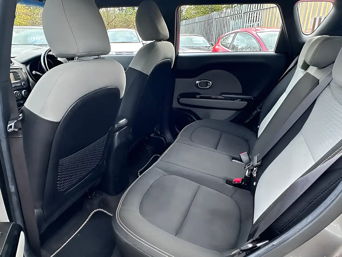 Used 2015 Kia Soul Connect Silver - Interior and Exterior details 16