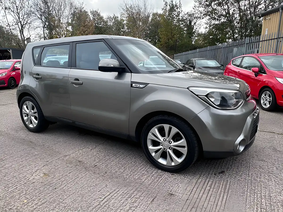 Used 2015 Kia Soul Connect Silver - Interior and Exterior details 6