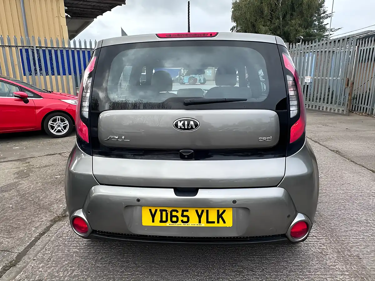 Used 2015 Kia Soul Connect Silver - Interior and Exterior details 7
