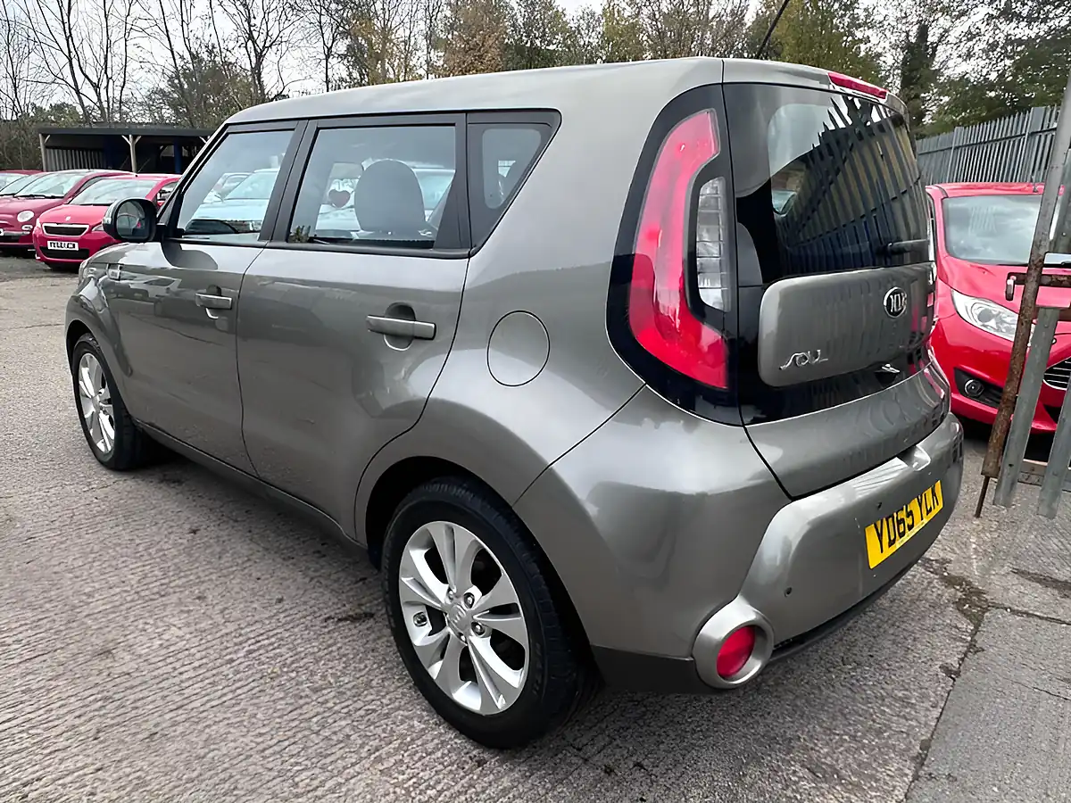Used 2015 Kia Soul Connect Silver - Interior and Exterior details 9