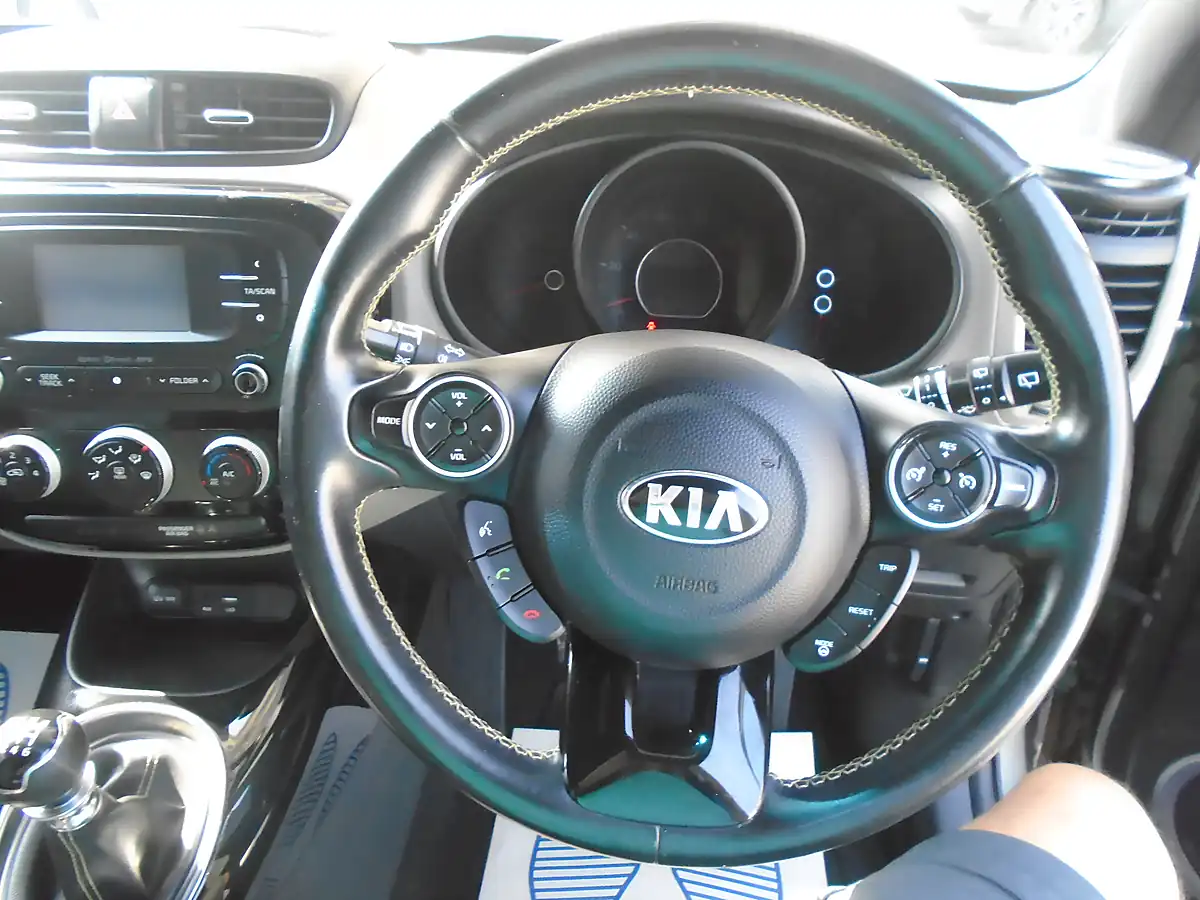Used 2015 Kia Soul Connect Silver - Interior and Exterior details 11