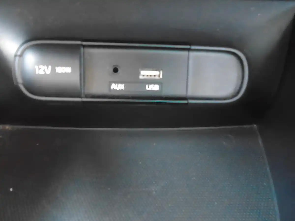 Used 2015 Kia Soul Connect Silver - Interior and Exterior details 13