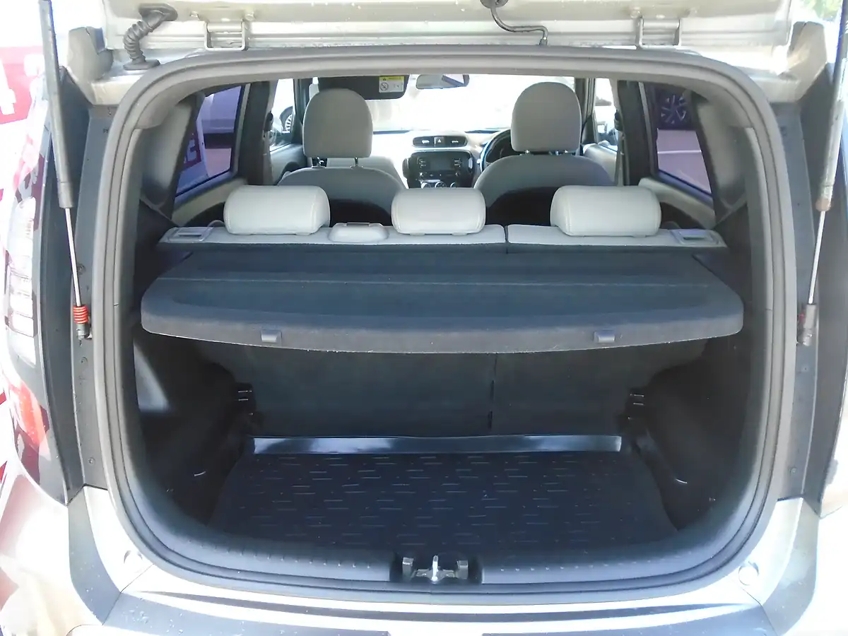 Used 2015 Kia Soul Connect Silver - Interior and Exterior details 19