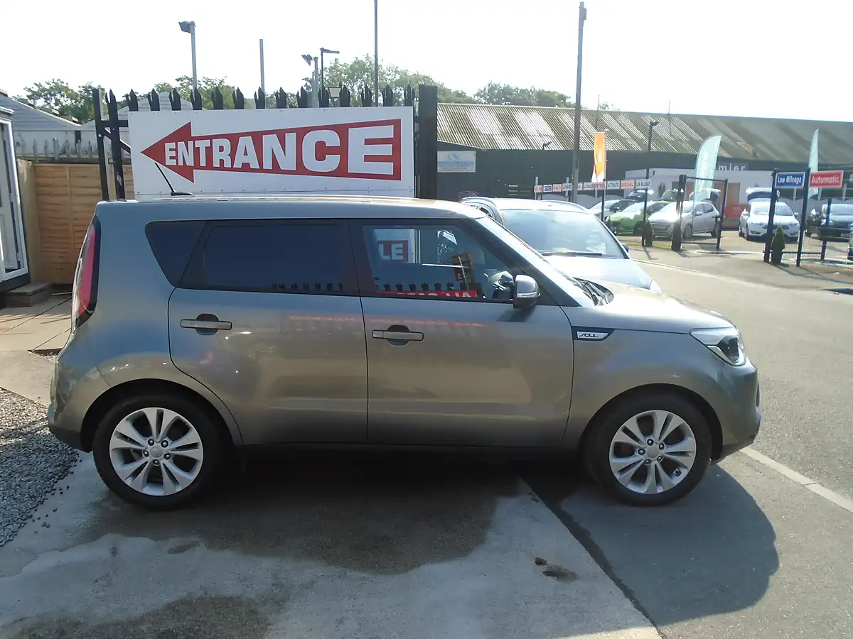 Used 2015 Kia Soul Connect Silver - Interior and Exterior details 6
