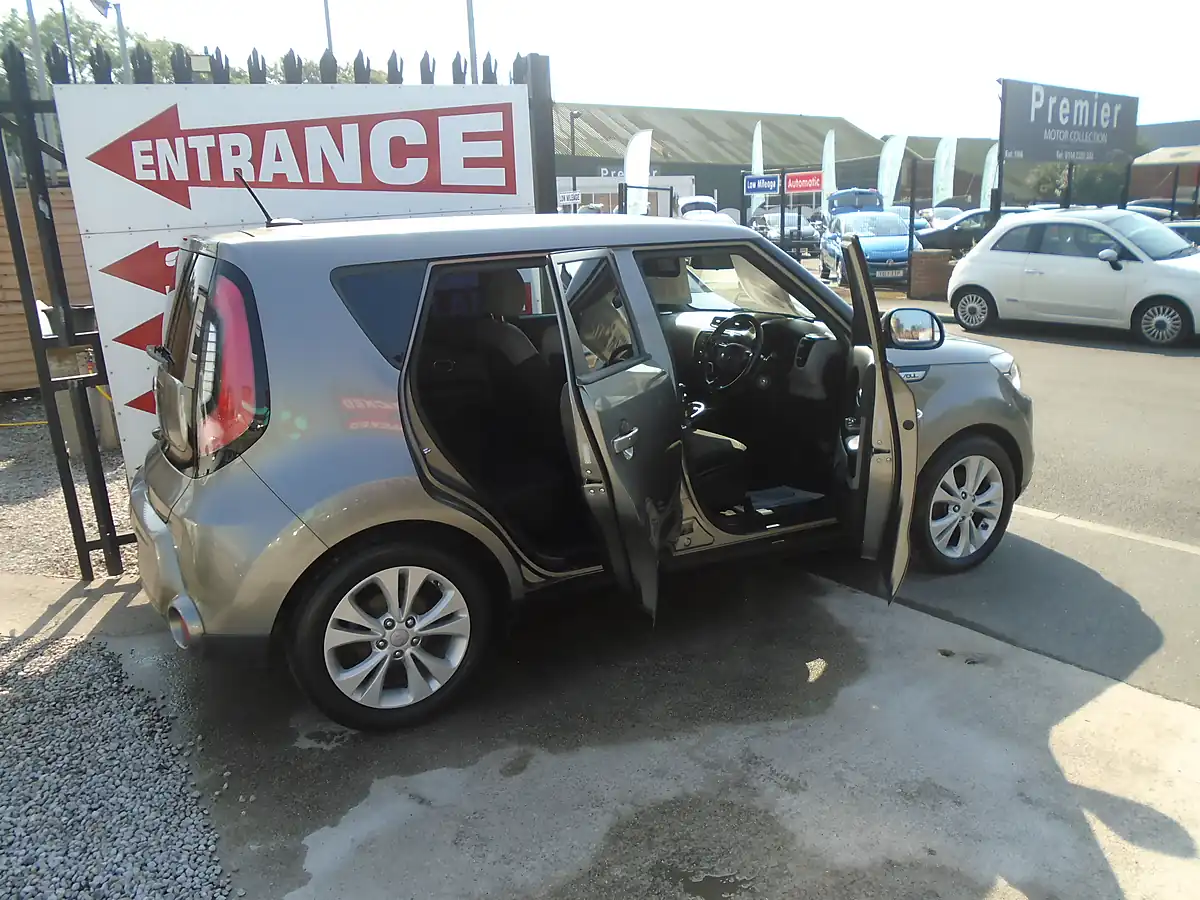 Used 2015 Kia Soul Connect Silver - Interior and Exterior details 7