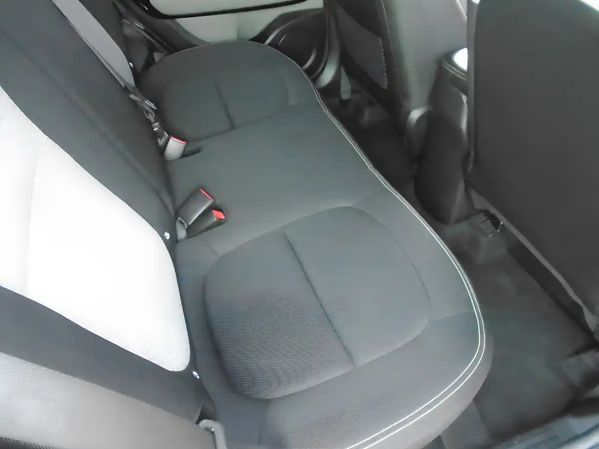 Used 2015 Kia Soul Connect Silver - Interior and Exterior details 8