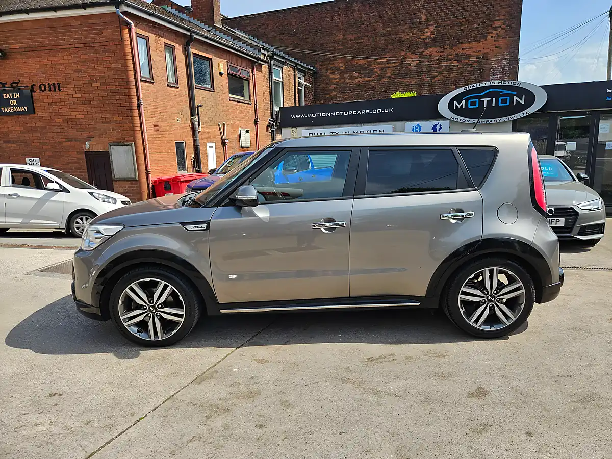 Used 2015 Kia Soul Maxx Silver - Interior and Exterior details 11
