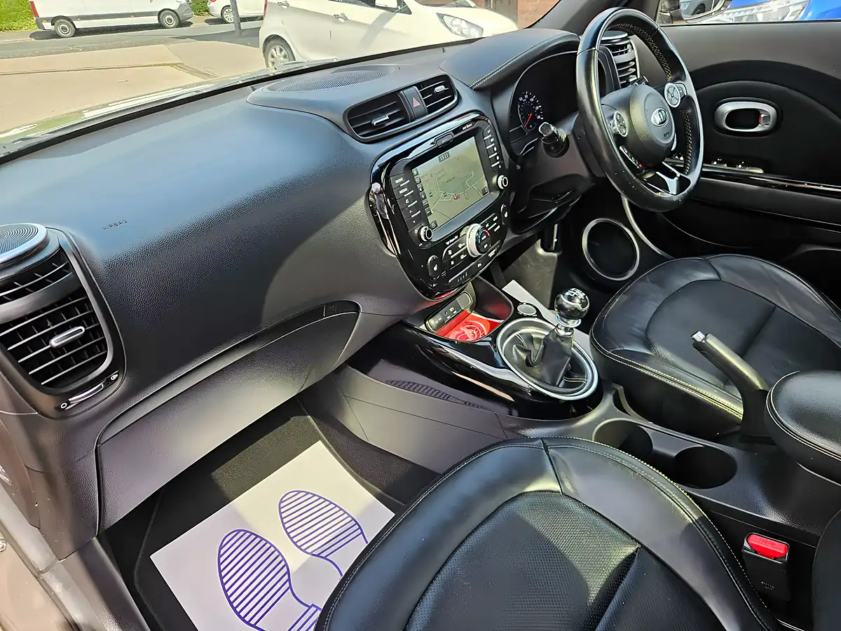 Used 2015 Kia Soul Maxx Silver - Interior and Exterior details 12