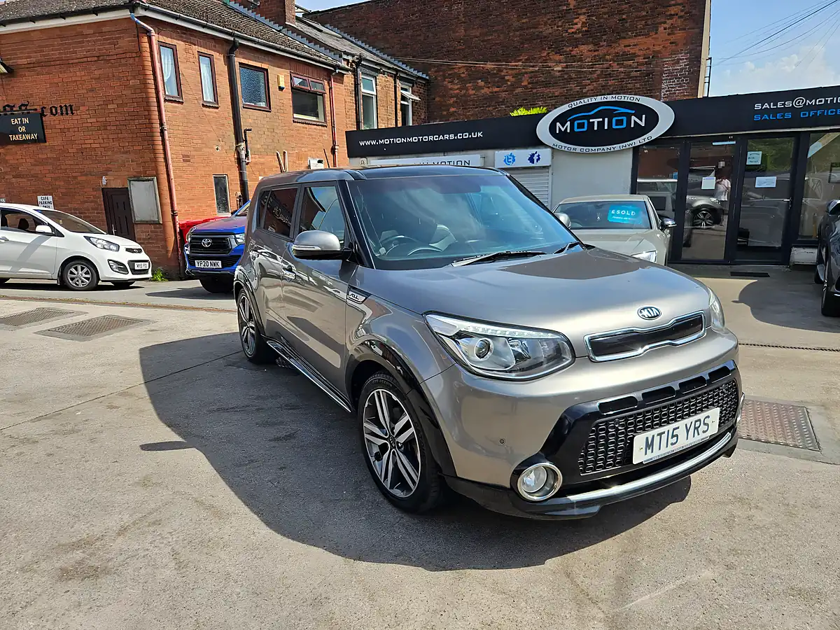 Used 2015 Kia Soul Maxx Silver - Interior and Exterior details 7