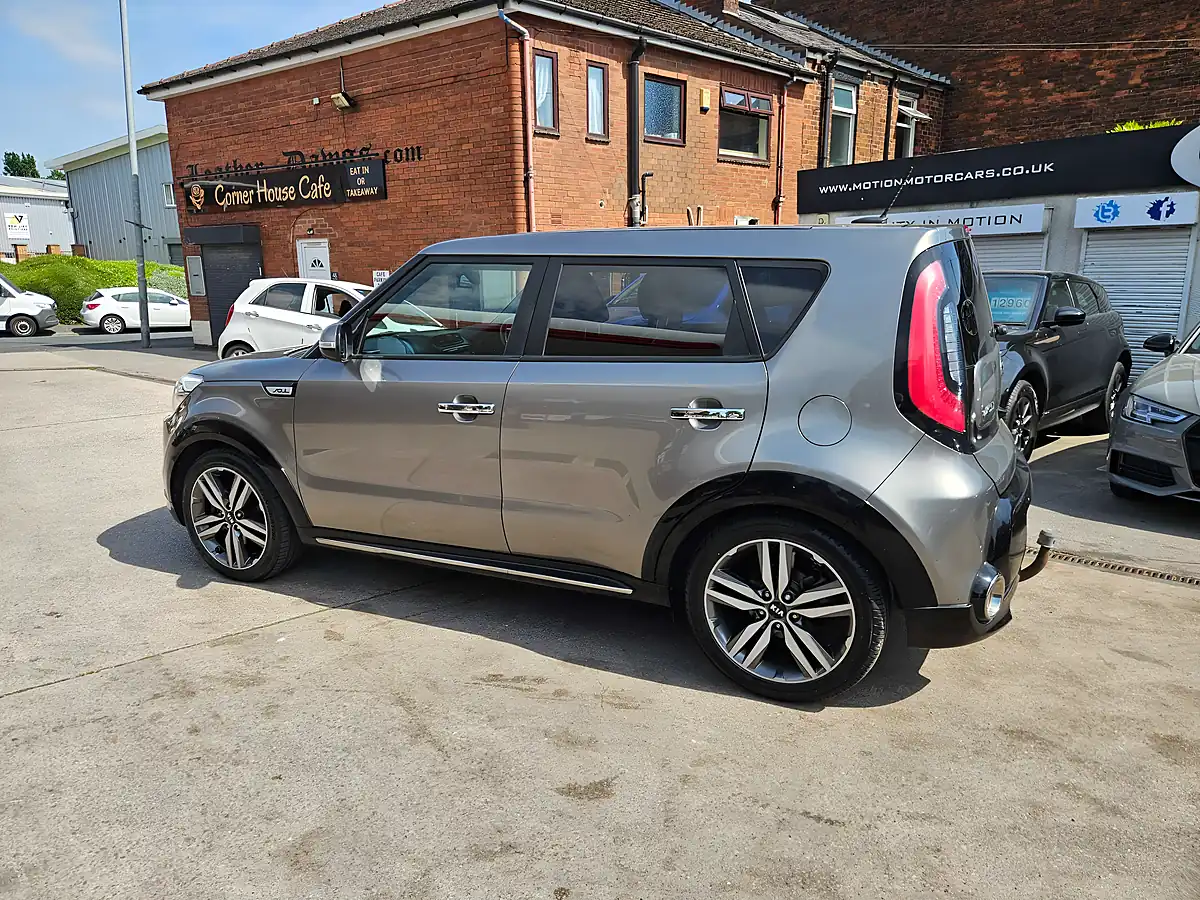 Used 2015 Kia Soul Maxx Silver - Interior and Exterior details 8