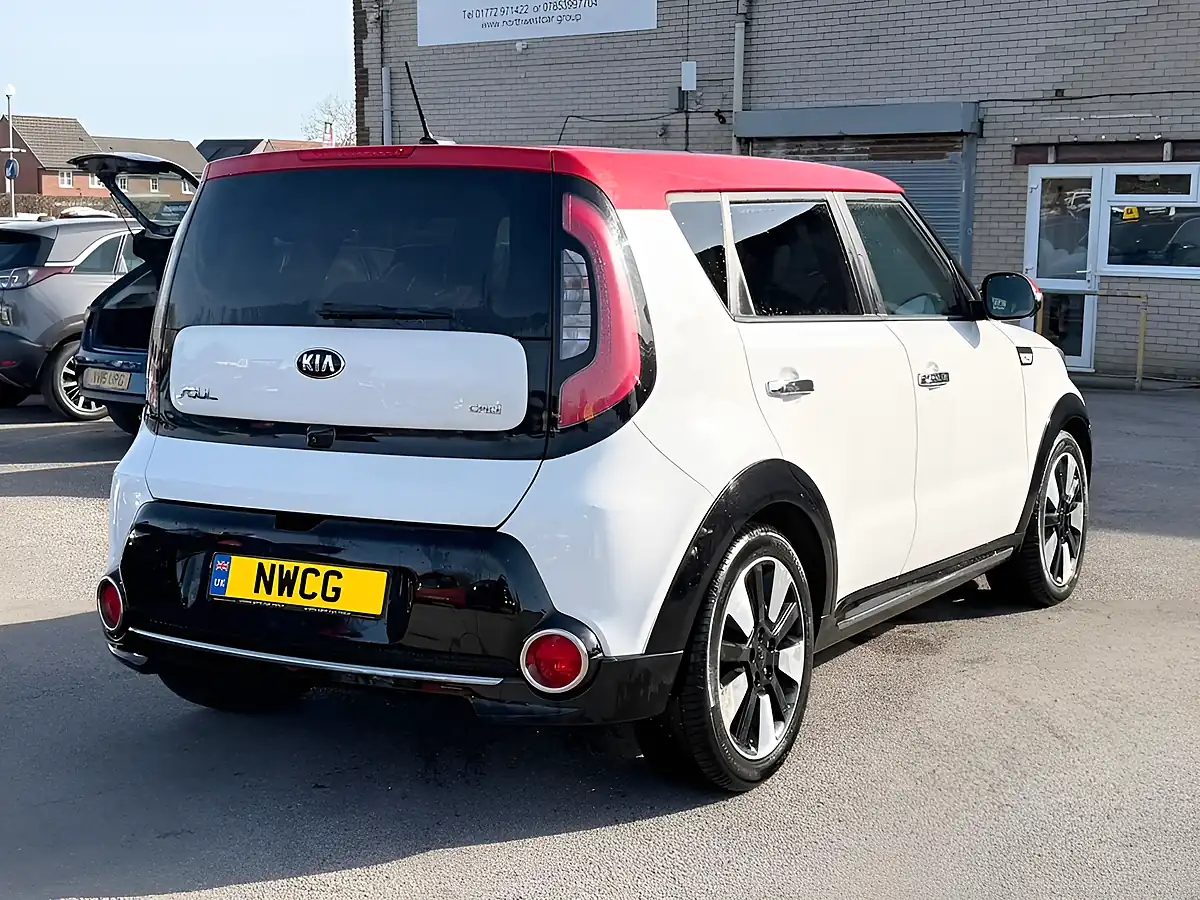 Used 2015 Kia Soul Mixx White - Interior and Exterior details 11
