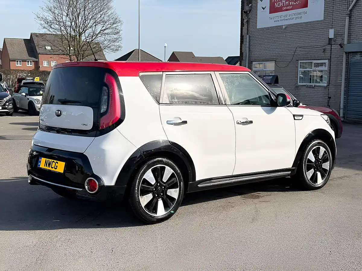 Used 2015 Kia Soul Mixx White - Interior and Exterior details 12