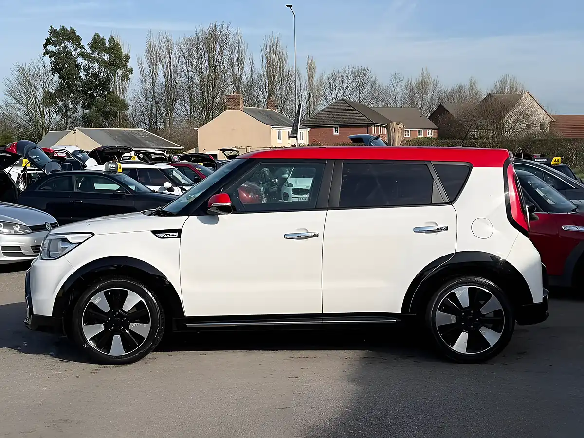 Used 2015 Kia Soul Mixx White - Interior and Exterior details 13
