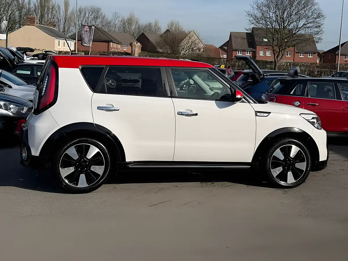Used 2015 Kia Soul Mixx White - Interior and Exterior details 14