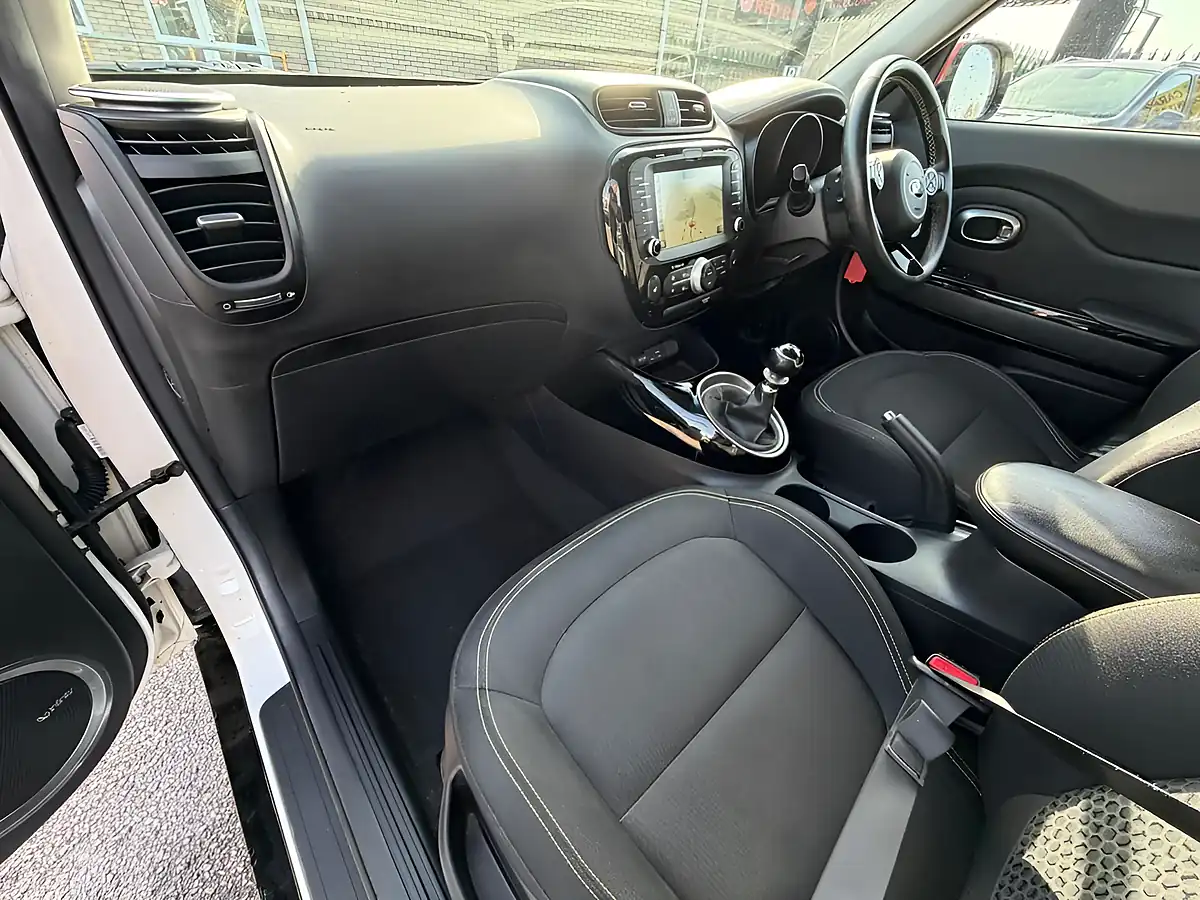 Used 2015 Kia Soul Mixx White - Interior and Exterior details 16