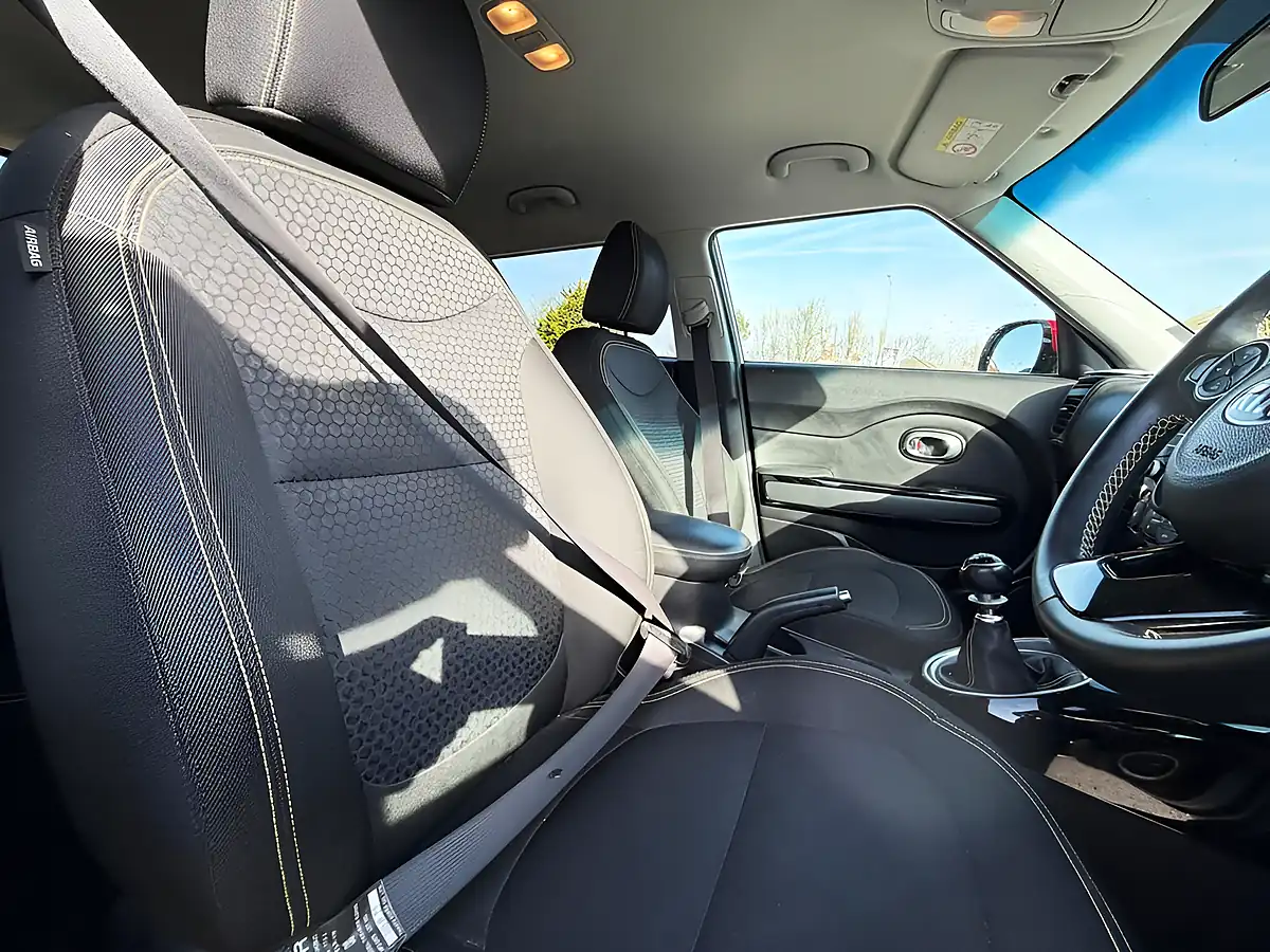 Used 2015 Kia Soul Mixx White - Interior and Exterior details 19