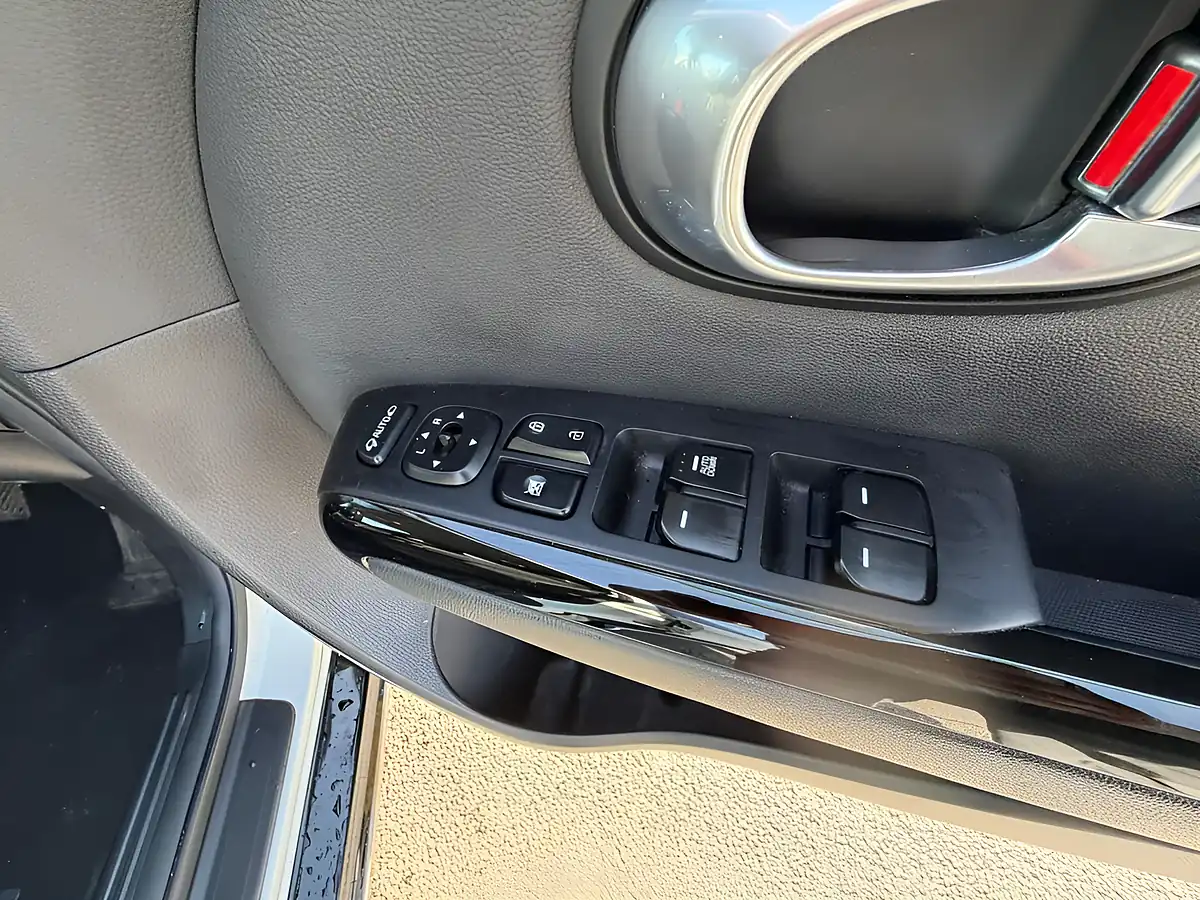 Used 2015 Kia Soul Mixx White - Interior and Exterior details 20