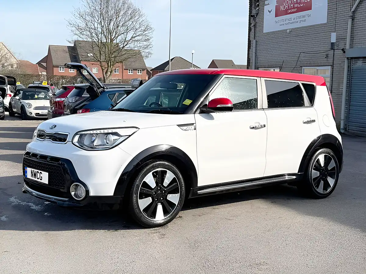 Used 2015 Kia Soul Mixx White - Interior and Exterior details 6