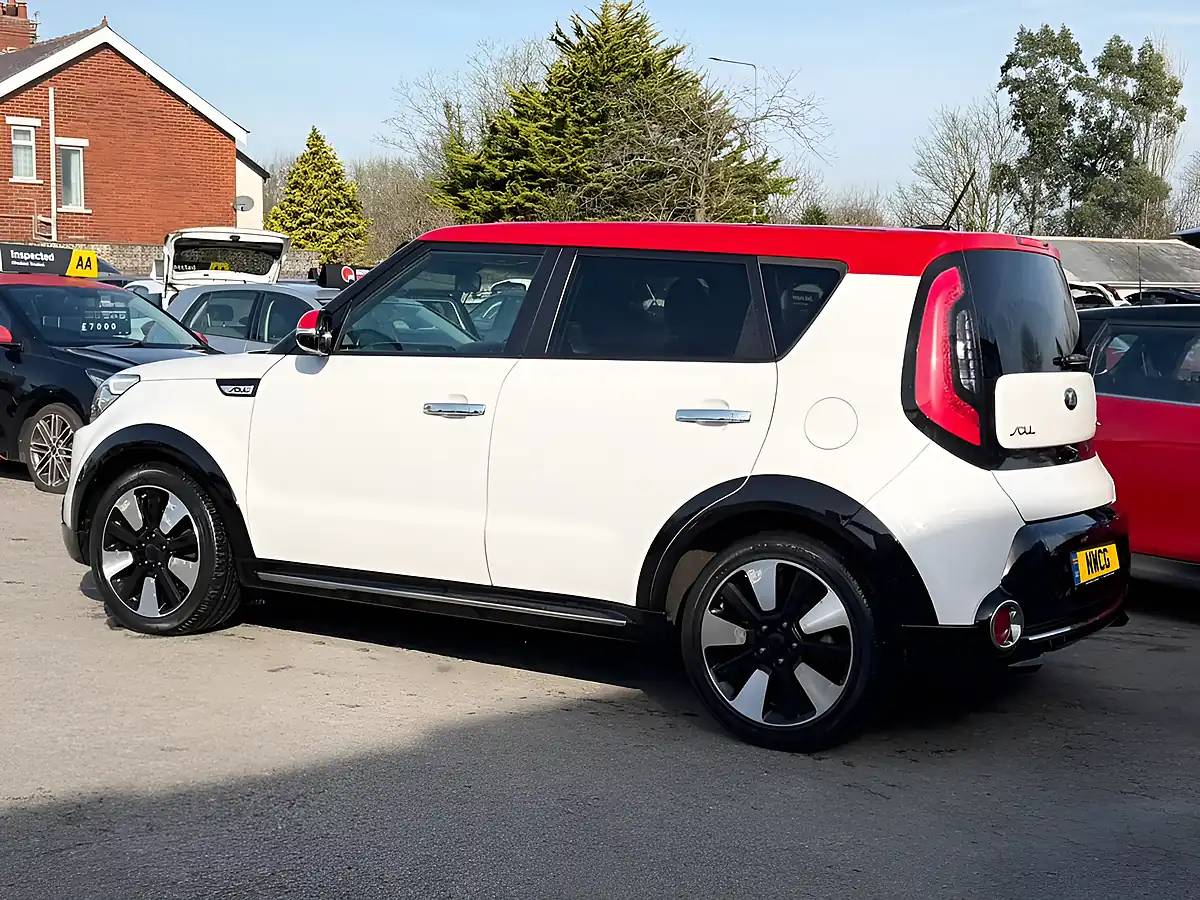 Used 2015 Kia Soul Mixx White - Interior and Exterior details 7