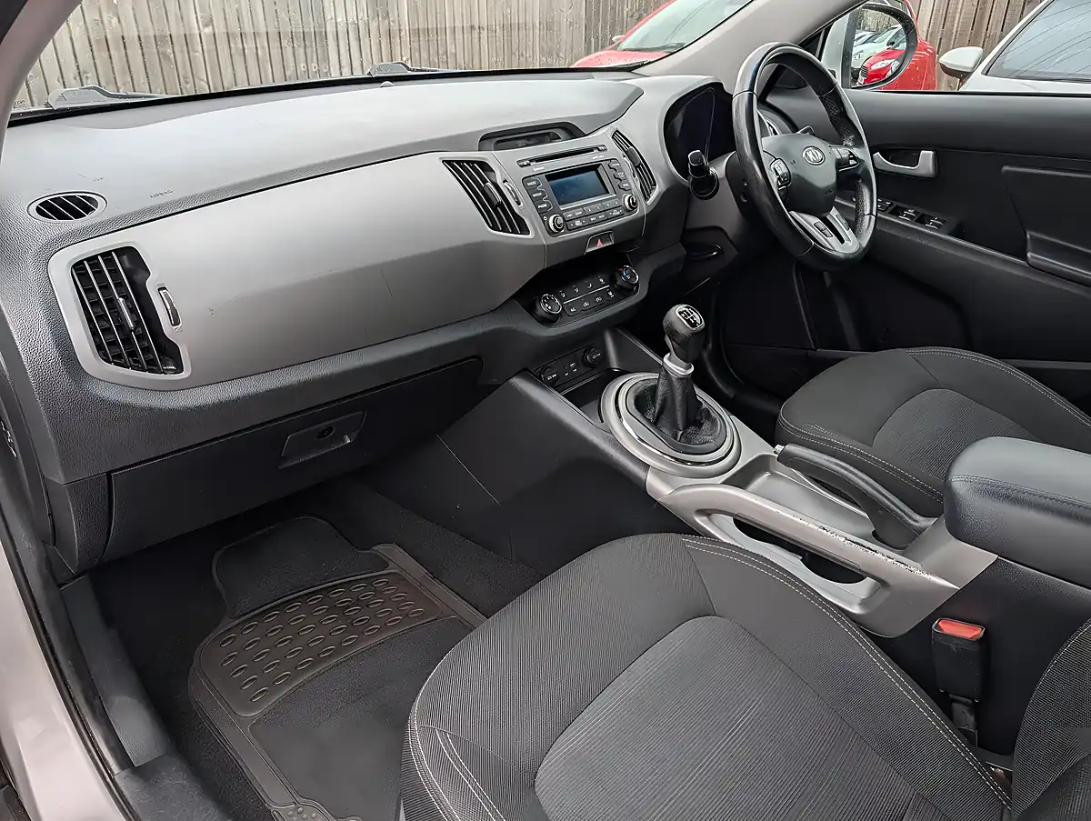 Used 2015 Kia Sportage Ecodynamics 1 2WD Silver - Interior and Exterior details 14