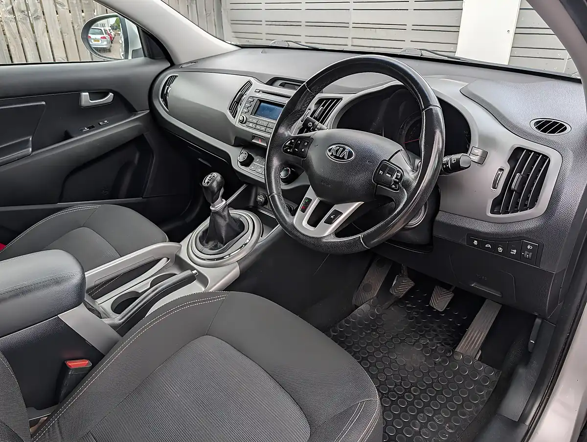 Used 2015 Kia Sportage Ecodynamics 1 2WD Silver - Interior and Exterior details 15