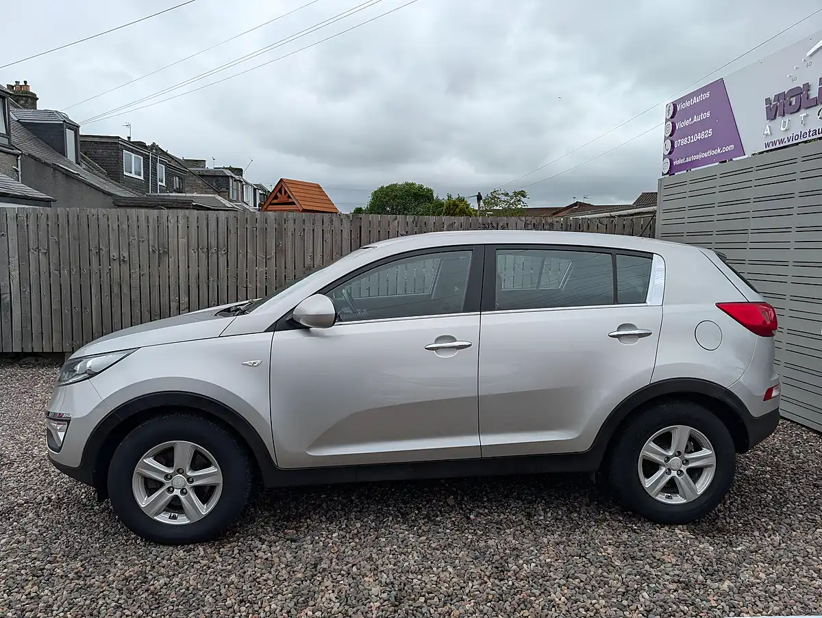 Used 2015 Kia Sportage Ecodynamics 1 2WD Silver - Interior and Exterior details 9