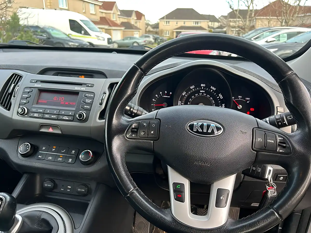 Used 2015 Kia Sportage Ecodynamics 1 Silver - Interior and Exterior details 8