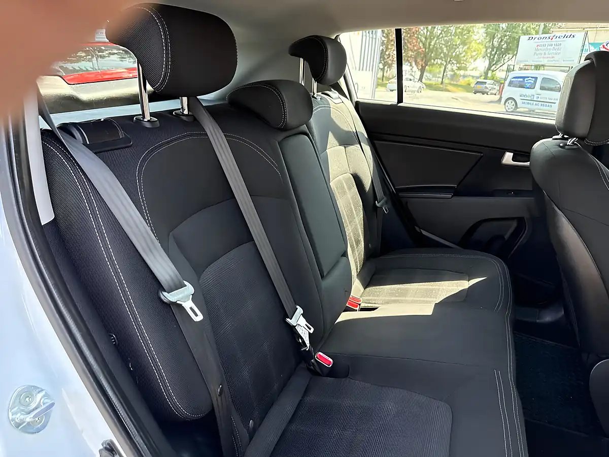Used 2015 Kia Sportage Ecodynamics 1 White - Interior and Exterior details 12