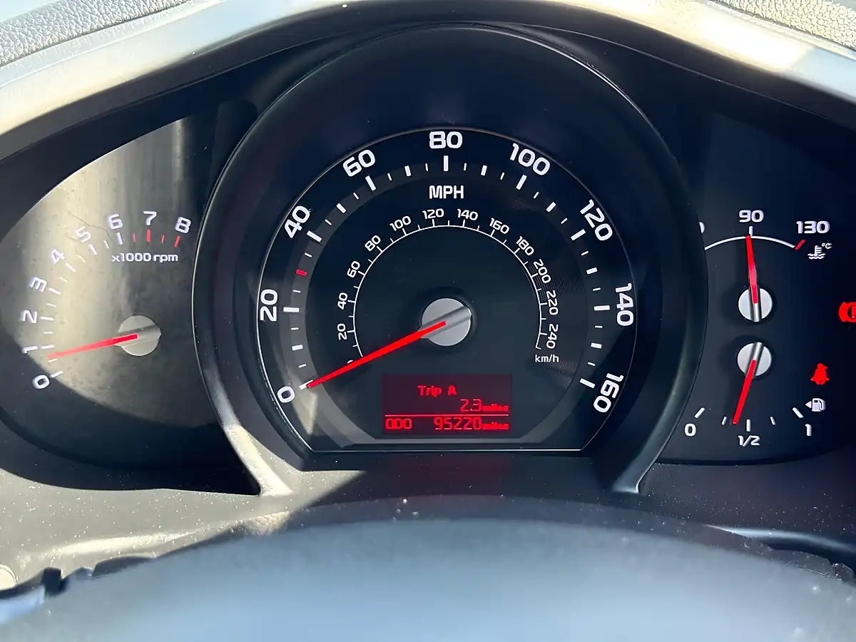 Used 2015 Kia Sportage Ecodynamics 1 White - Interior and Exterior details 16